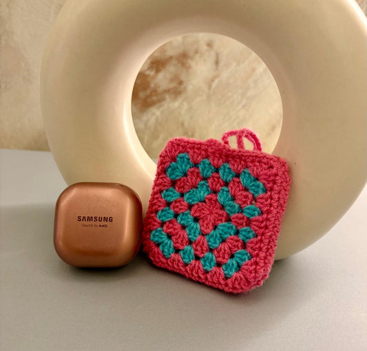 Granny square airpod case